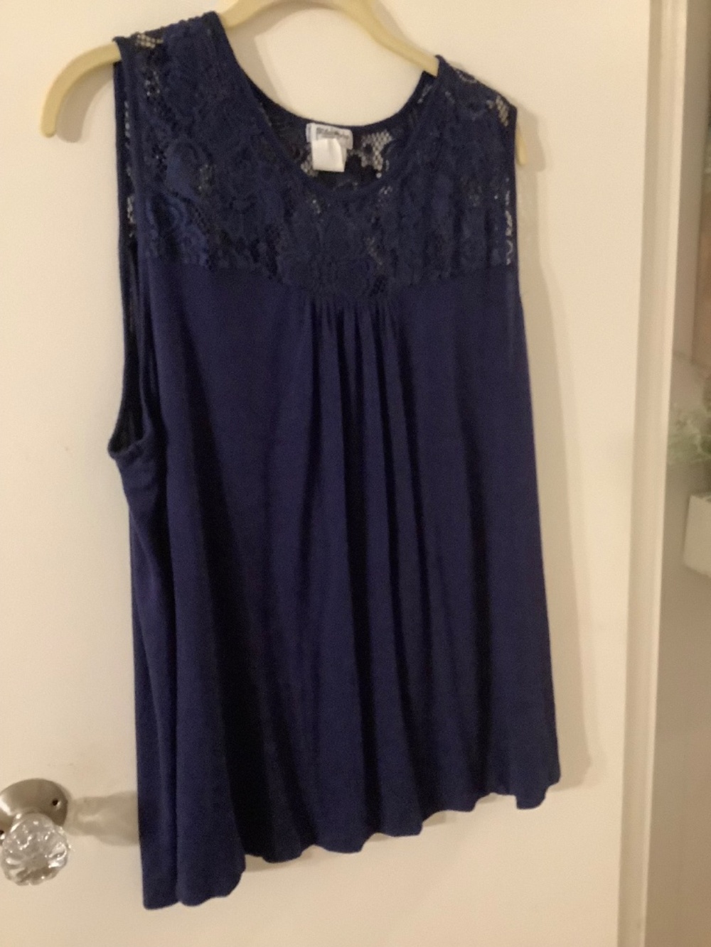 Lace tank - Picture 3 of 3
